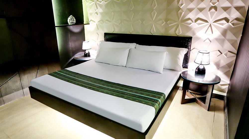 Hotel Ava Cuneta Pasay Exterior photo